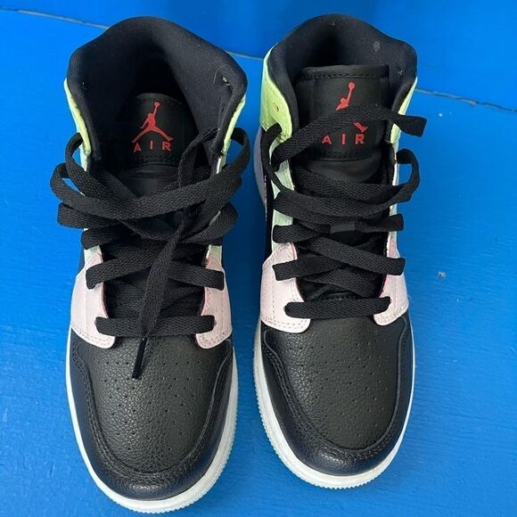 Nike Air Jordan 1 Mid SE GS "Glow In The Dark" Size 4Y / Womens 5.5 AV5174-076 - Picture 3 of 5